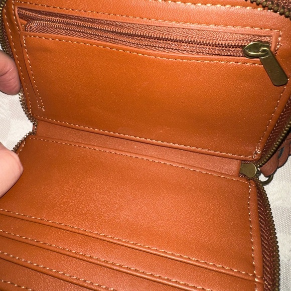 Universal Thread Wallets - Picture 6 of 7